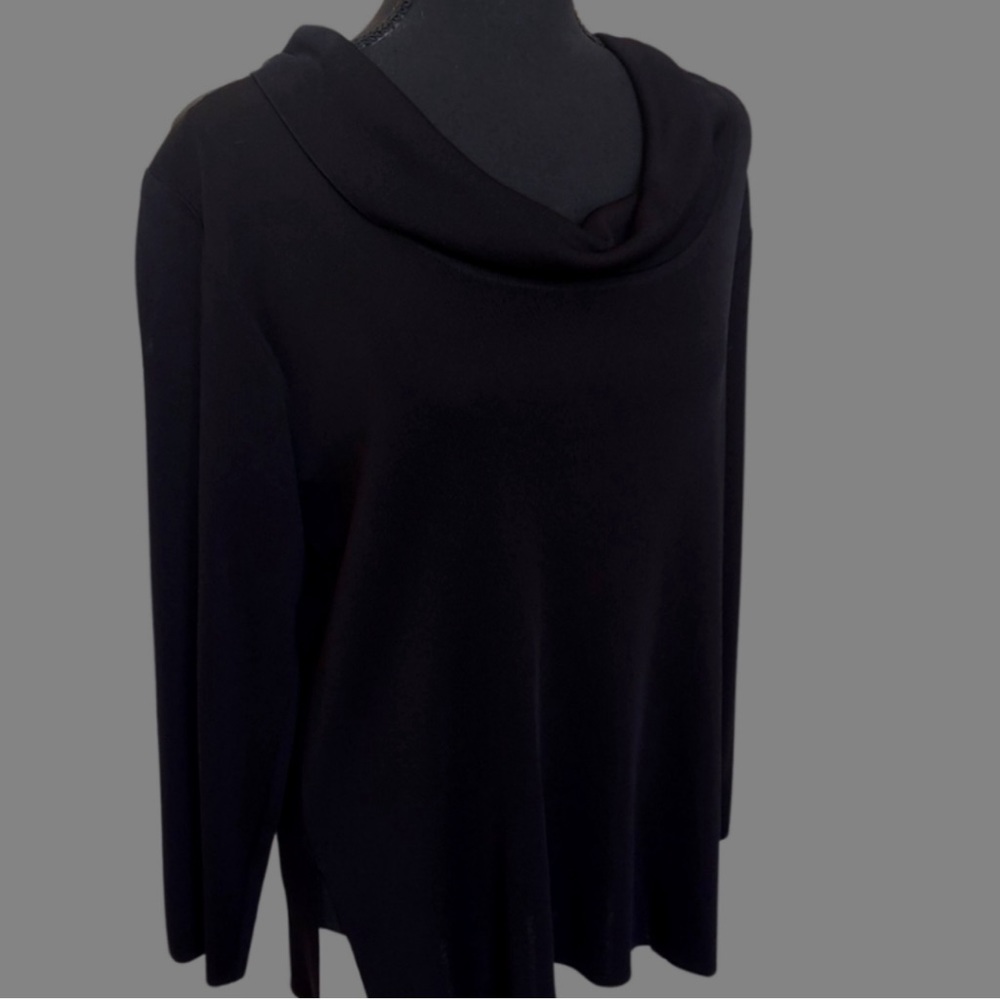 Misook black top middle